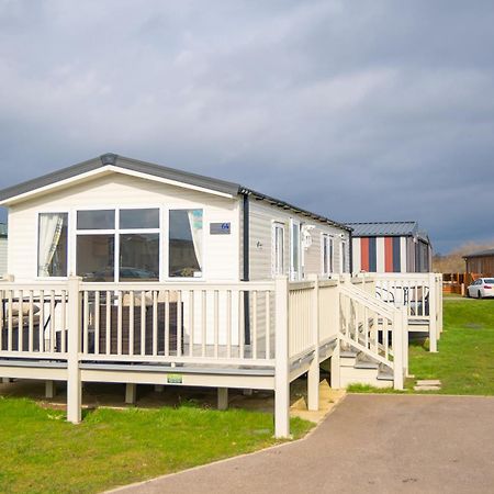 64 Lancaster The Lazy Willow 3 Bedroom Hot Tub Caravan Tattershall Lakes Exteriér fotografie