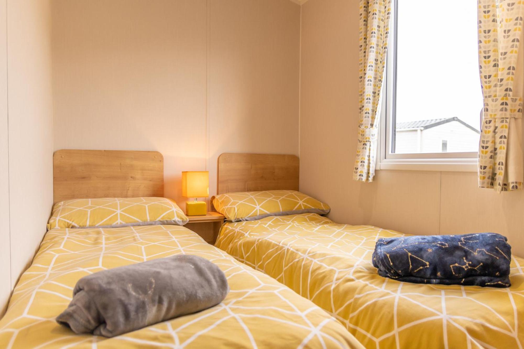 64 Lancaster The Lazy Willow 3 Bedroom Hot Tub Caravan Tattershall Lakes Exteriér fotografie