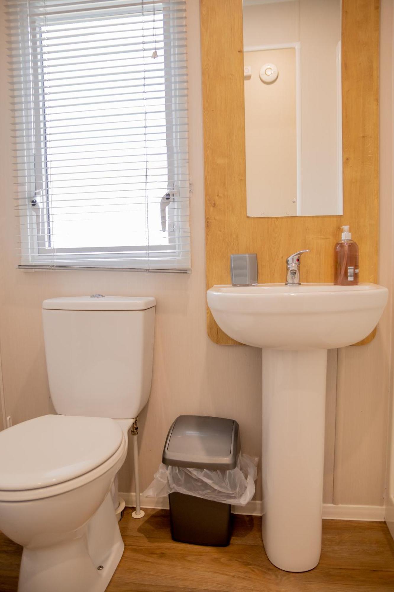 64 Lancaster The Lazy Willow 3 Bedroom Hot Tub Caravan Tattershall Lakes Exteriér fotografie