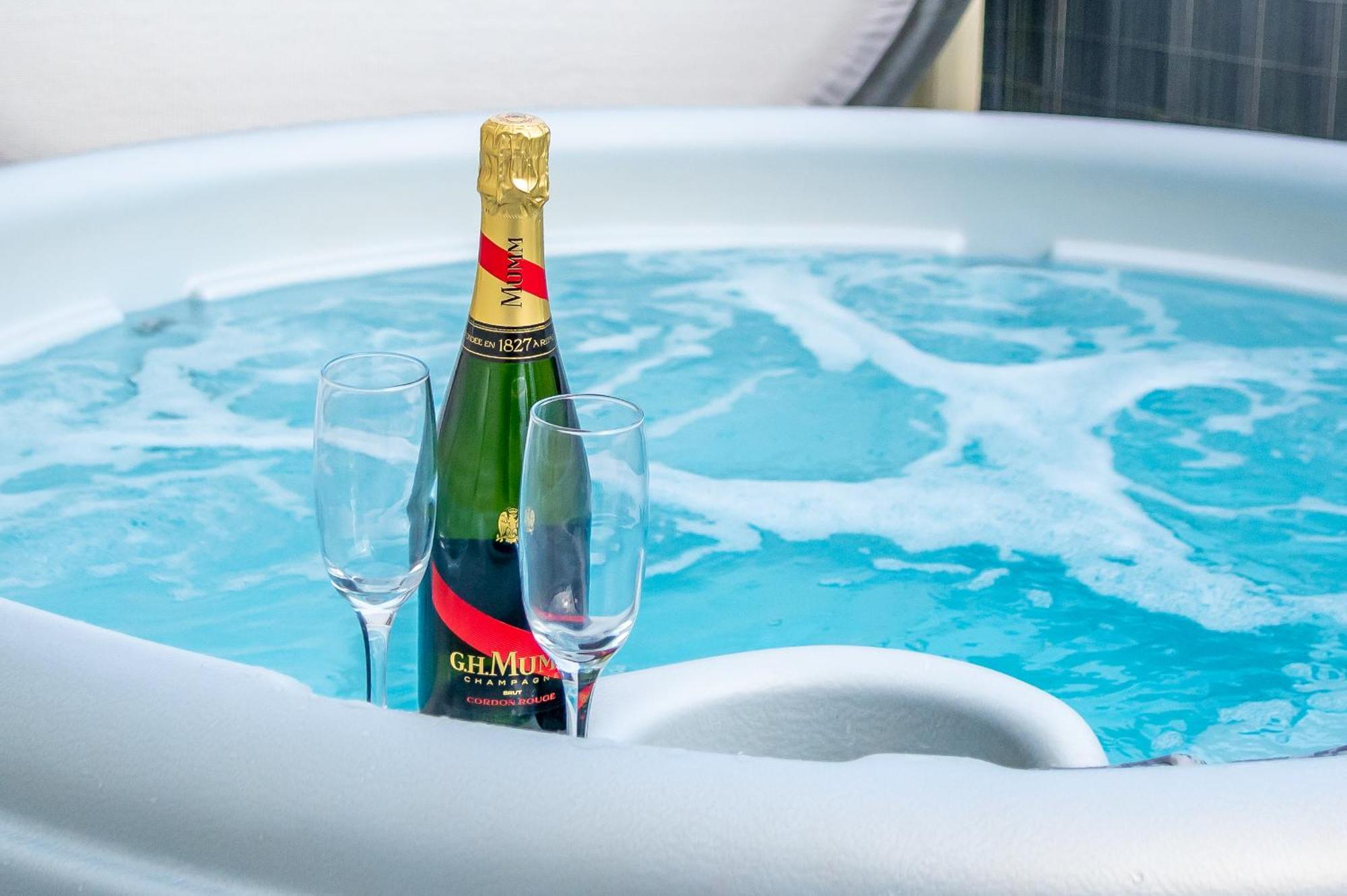 64 Lancaster The Lazy Willow 3 Bedroom Hot Tub Caravan Tattershall Lakes Exteriér fotografie