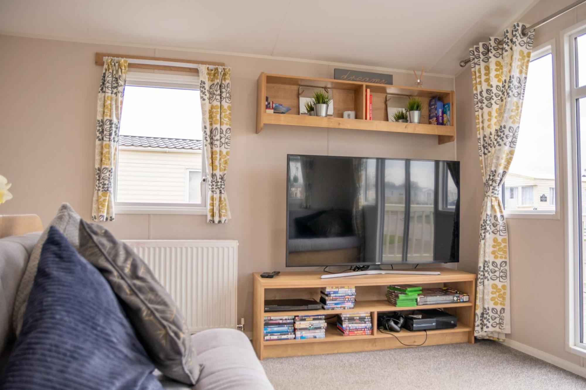 64 Lancaster The Lazy Willow 3 Bedroom Hot Tub Caravan Tattershall Lakes Exteriér fotografie