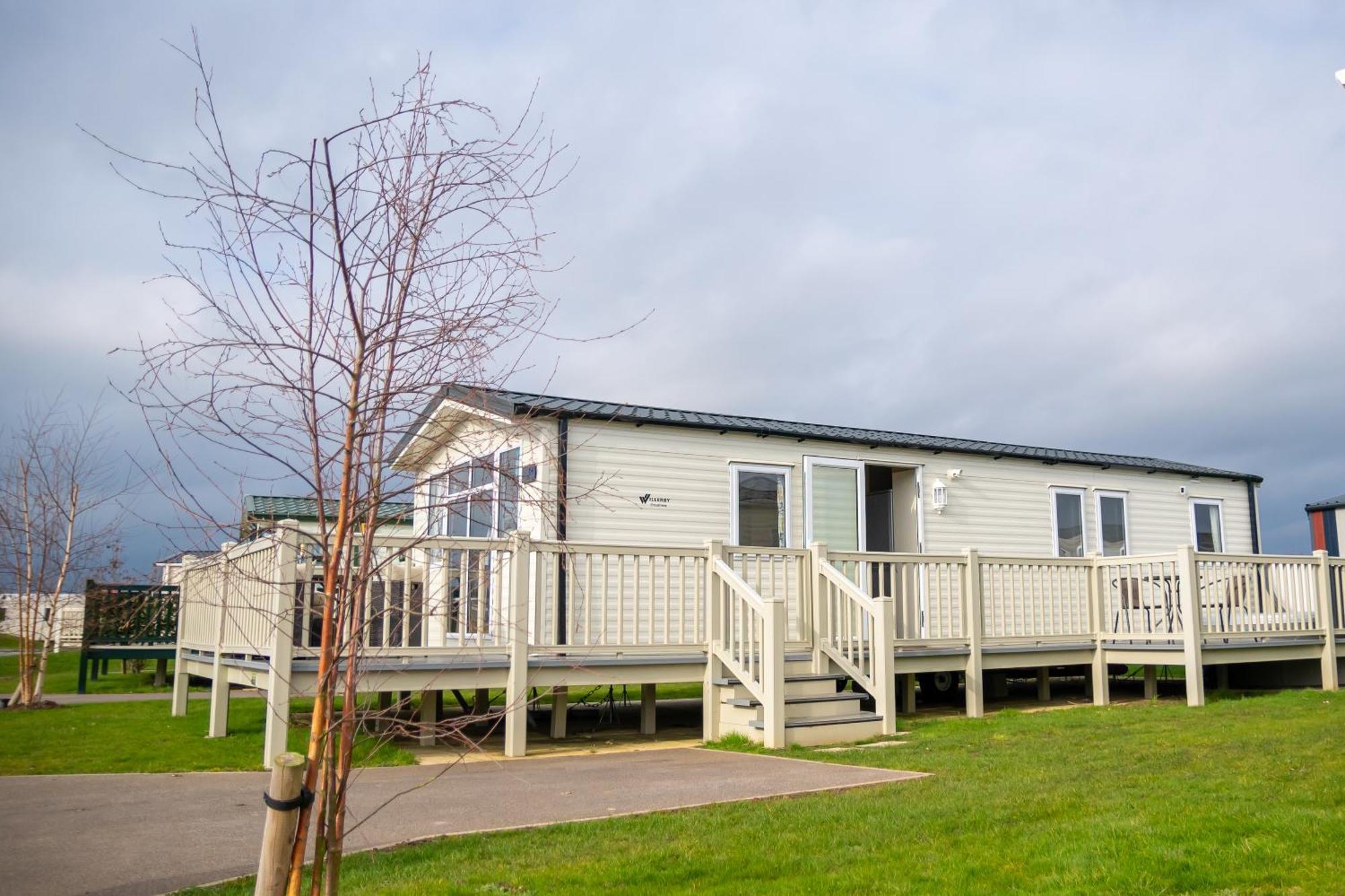 64 Lancaster The Lazy Willow 3 Bedroom Hot Tub Caravan Tattershall Lakes Exteriér fotografie
