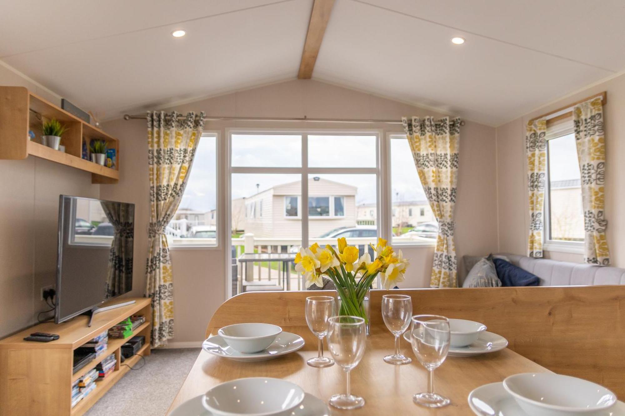 64 Lancaster The Lazy Willow 3 Bedroom Hot Tub Caravan Tattershall Lakes Exteriér fotografie