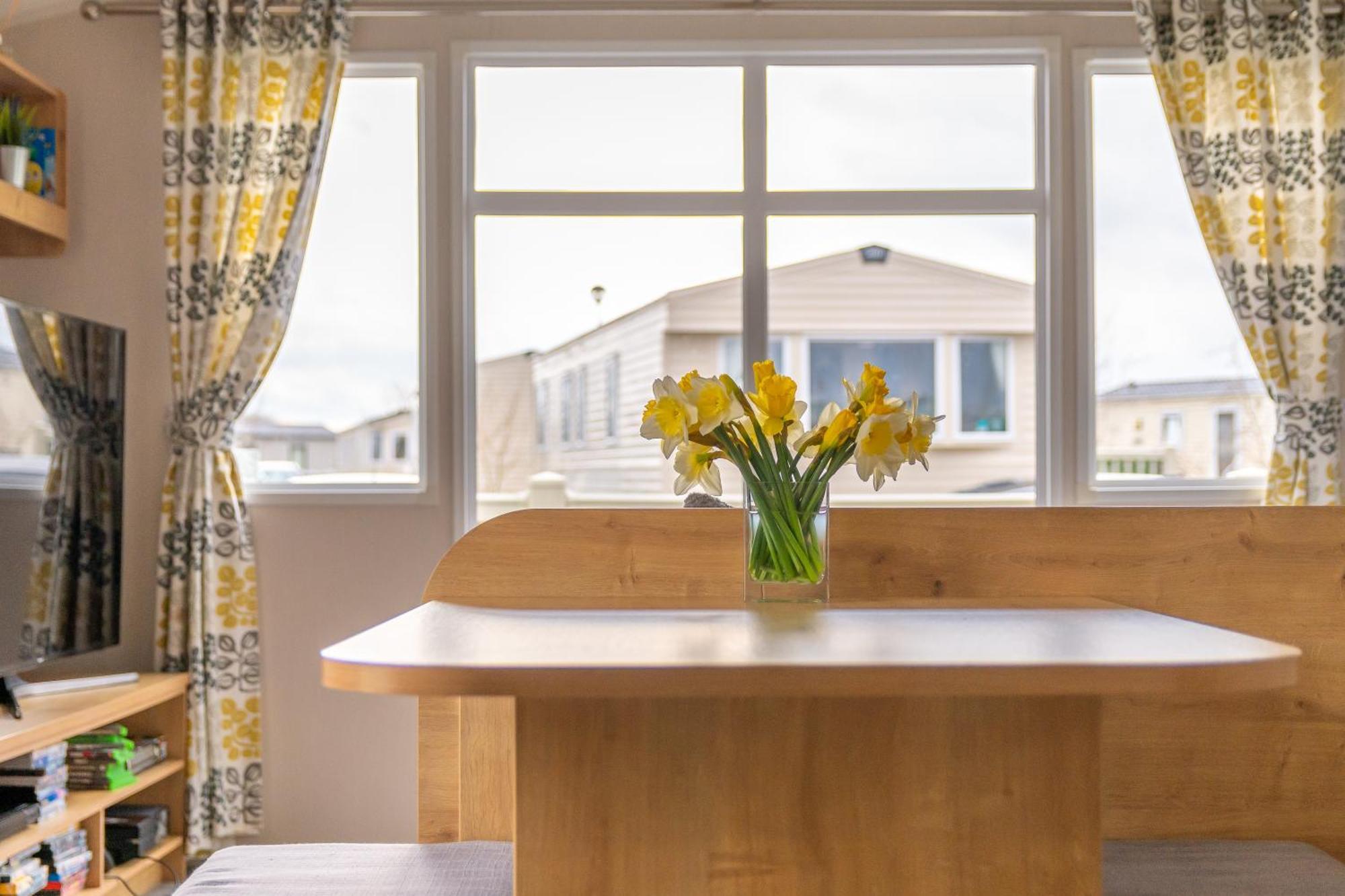 64 Lancaster The Lazy Willow 3 Bedroom Hot Tub Caravan Tattershall Lakes Exteriér fotografie